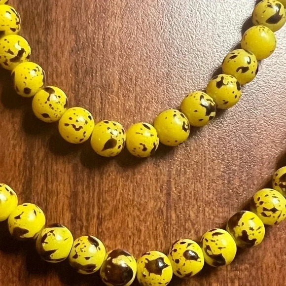 Speckled Yellow and Brown Beaded Necklace - Picture 3 of 7